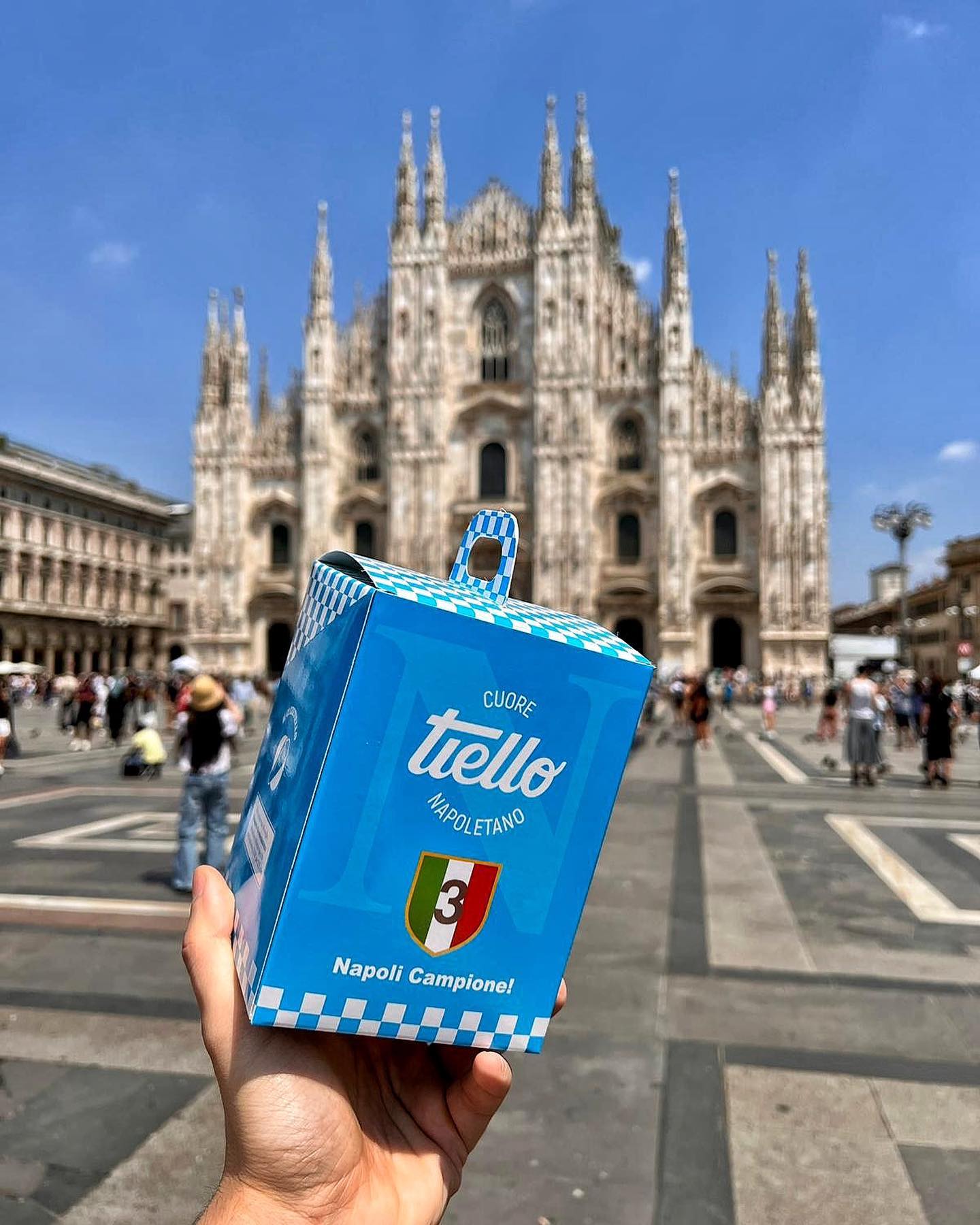 cuzzitiello ricomincio da tre milano fast food